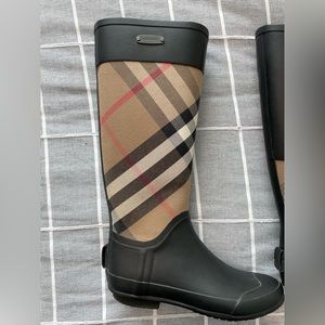 Like brand new Burberry Rubber Plaid Rain boots in size 7